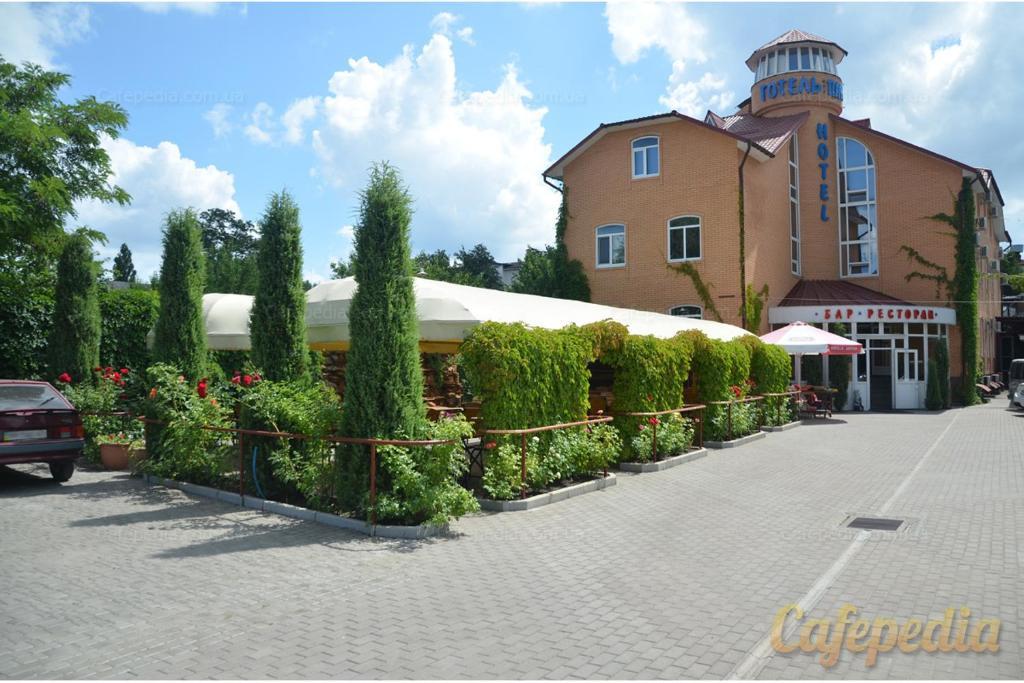 Pan Hotel Суми Екстериор снимка