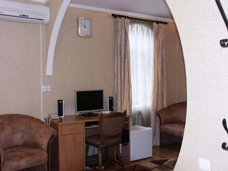 Pan Hotel Суми Екстериор снимка