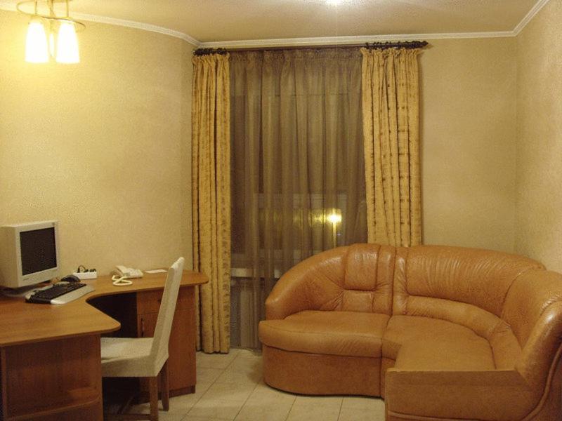 Pan Hotel Суми Екстериор снимка