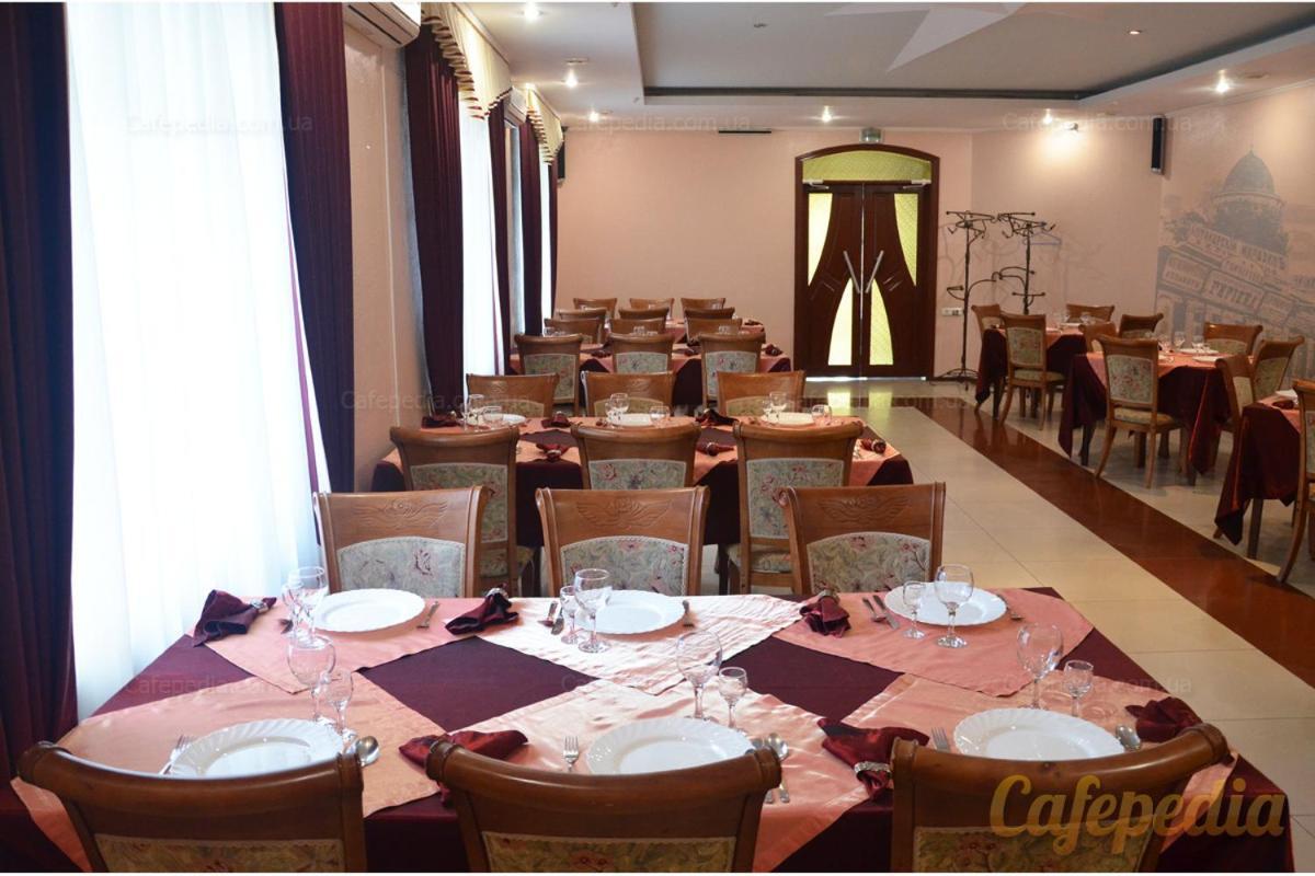 Pan Hotel Суми Екстериор снимка